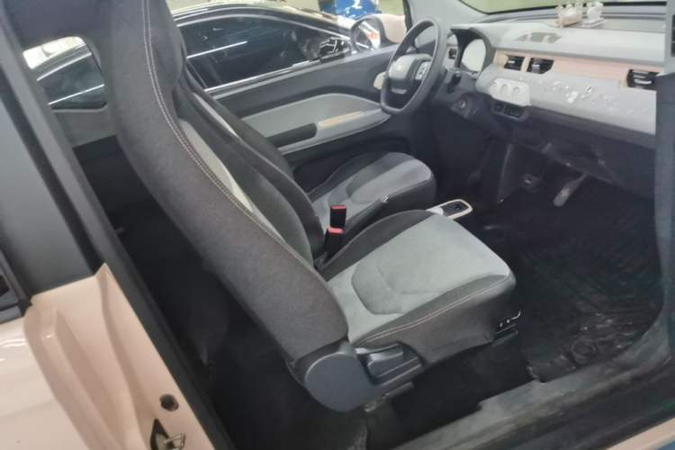 Used Chery QQ Ice Cream 2022 120km Conical Shape Lithium Iron Phosphate Right Front Seat
