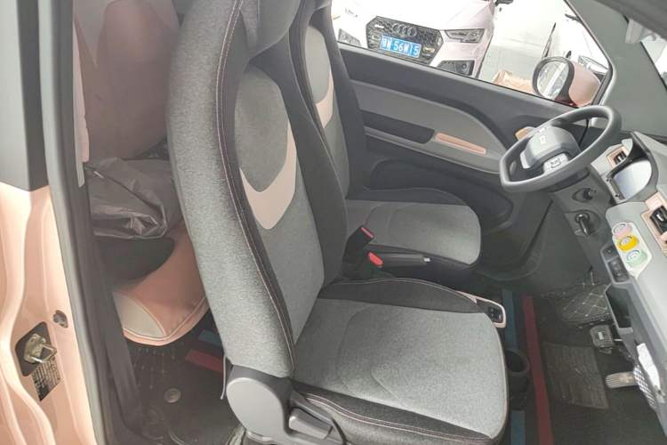 Used Chery QQ Ice Cream 2022 170km Sundae Phosphate Lithium-Ion Right Front Seat
