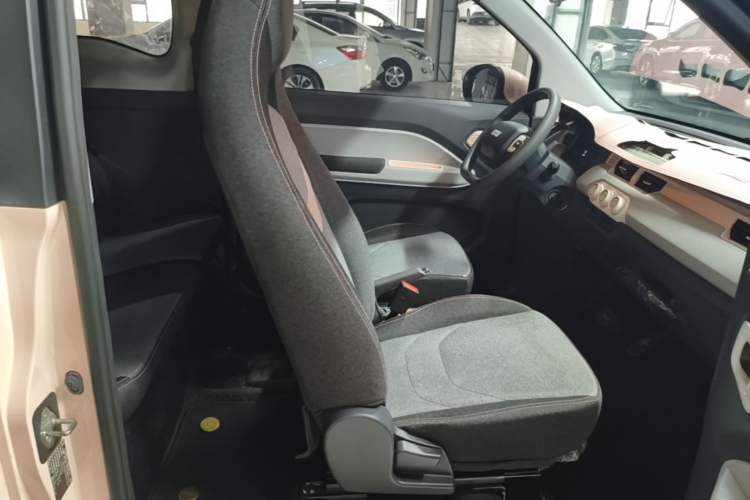 Used Chery QQ Ice Cream 2022 120km Conical Shape Lithium Iron Phosphate Right Front Seat