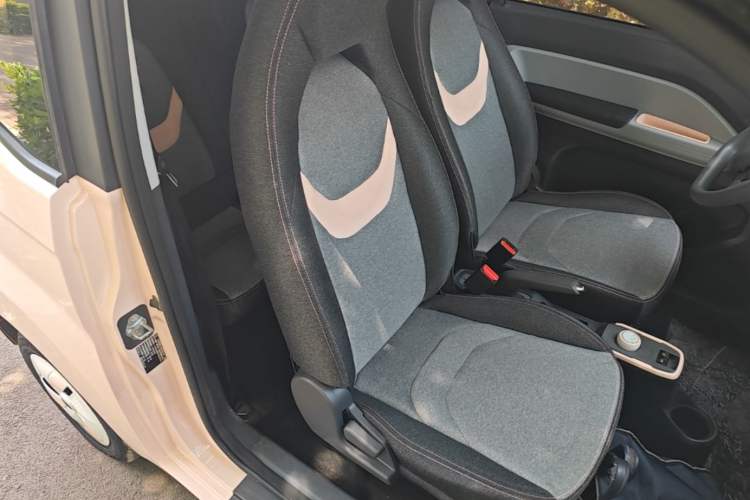 Used Chery QQ Ice Cream 2022 120km Milkshake Phosphate Lithium-Iron Right Front Seat