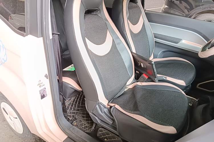 Used Chery QQ Ice Cream 2022 170km Sundae Phosphate Lithium-Ion Right Front Seat