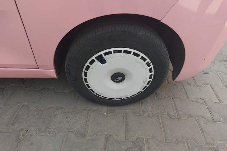 Used Chery QQ Ice Cream 2022 Taohuanxi Sweet Peach Edition Right Front Wheel Hub