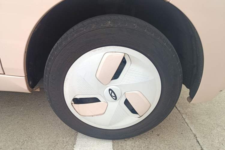 Used Chery QQ Ice Cream 2022 170km Sundae Phosphate Lithium-Ion Right Front Wheel Hub