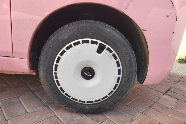 Used Chery QQ Ice Cream 2022 Taohuanxi Sweet Peach Edition Right Front Wheel Hub
