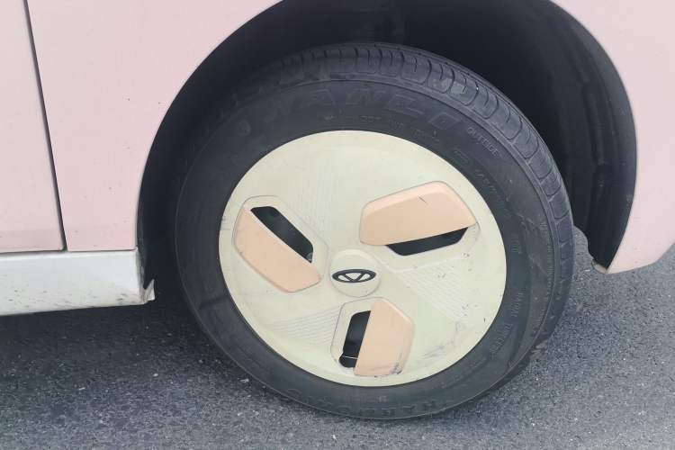 Used Chery QQ Ice Cream 2022 170km Sundae Phosphate Lithium-Ion Right Front Wheel Hub