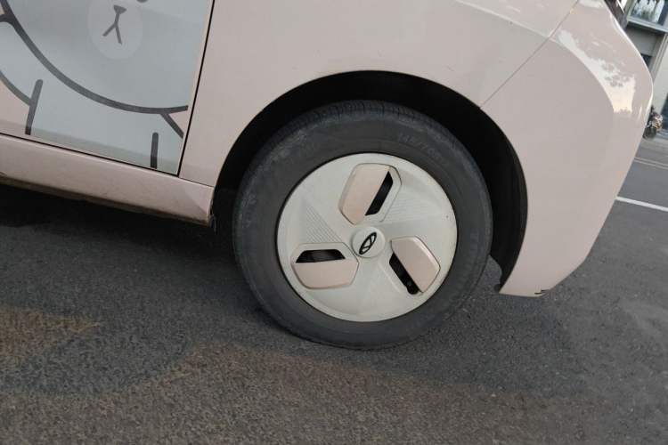Used Chery QQ Ice Cream 2022 170km Sundae Phosphate Lithium-Ion Right Front Wheel Hub