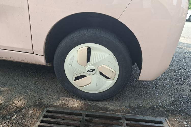 Used Chery QQ Ice Cream 2022 120km Conical Shape Lithium Iron Phosphate Right Front Wheel Hub