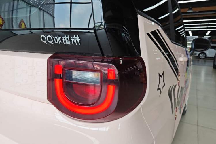Used Chery QQ Ice Cream 2022 170km Sundae Phosphate Lithium-Ion Right Rear Taillight