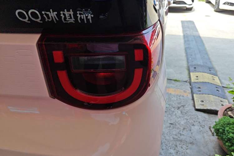Used Chery QQ Ice Cream 2022 170km Sundae Phosphate Lithium-Ion Right Rear Taillight
