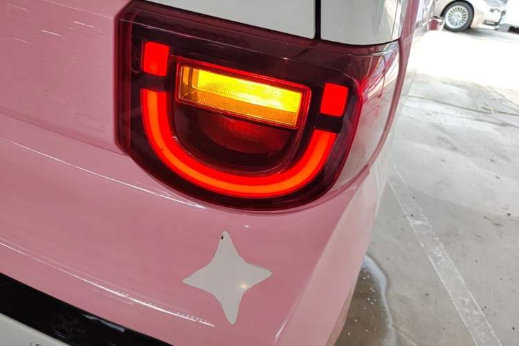 Used Chery QQ Ice Cream 2022 Taohuanxi Fragrant Peach Model Right Rear Taillight