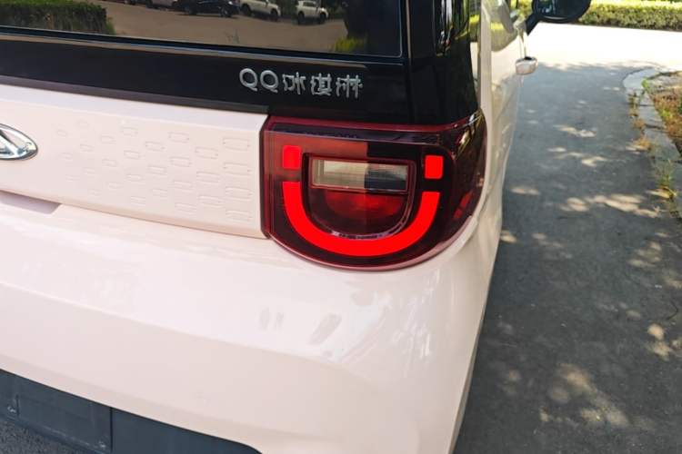 Used Chery QQ Ice Cream 2022 120km Milkshake Phosphate Lithium-Iron Right Rear Taillight