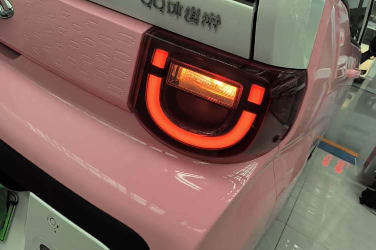Used Chery QQ Ice Cream 2022 Taohuanxi Fragrant Peach Model Right Rear Taillight