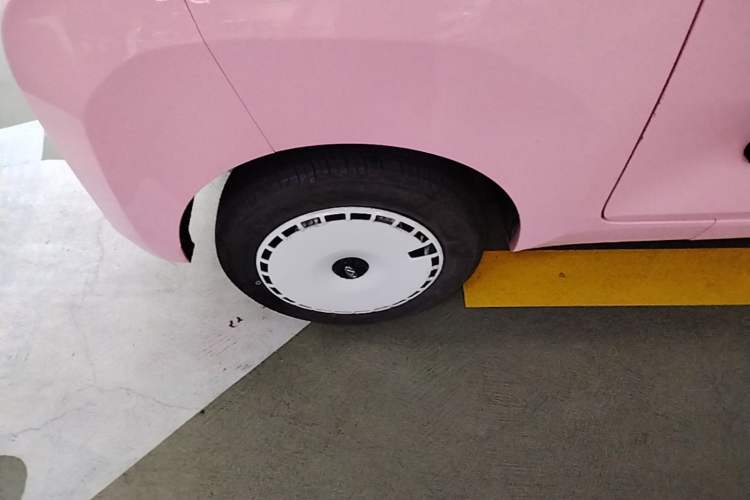 Used Chery QQ Ice Cream 2022 Taohuanxi Sweet Peach Edition Right Rear Wheel Hub