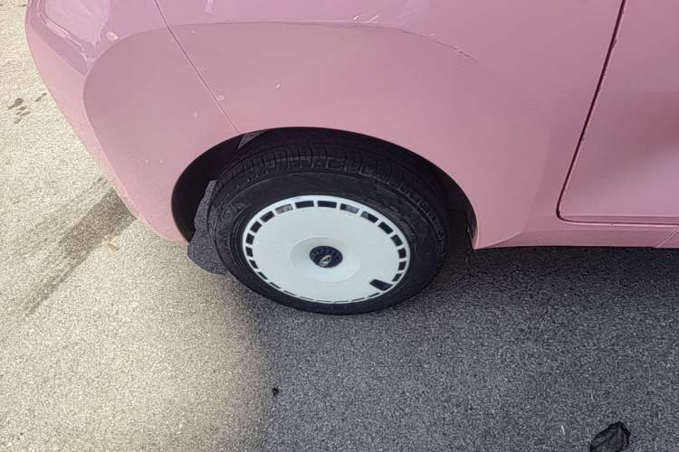 Used Chery QQ Ice Cream 2022 Taohuanxi Sweet Peach Edition Right Rear Wheel Hub