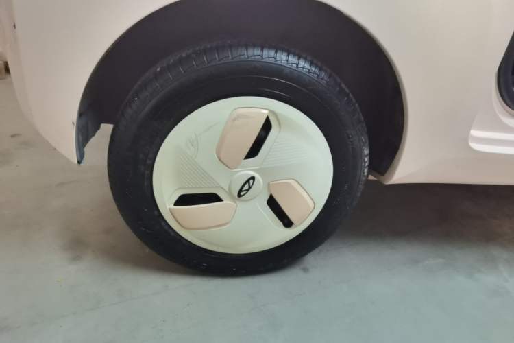 Used Chery QQ Ice Cream 2022 170km Sundae Phosphate Lithium-Ion Right Rear Wheel Hub