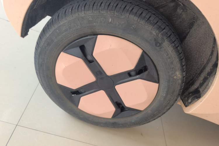 Used Chery QQ Ice Cream 2022 170km Sundae Phosphate Lithium-Ion Right Rear Wheel Hub