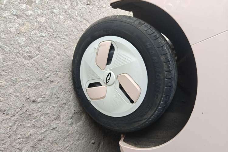 Used Chery QQ Ice Cream 2022 170km Sundae Phosphate Lithium-Ion Right Rear Wheel Hub