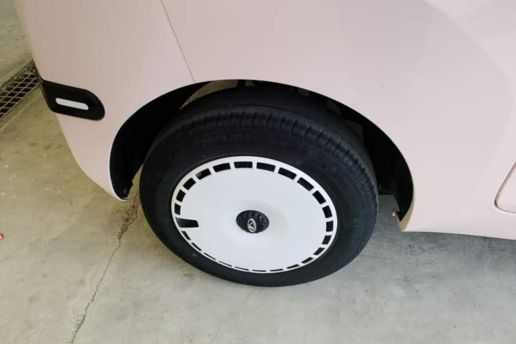 Used Chery QQ Ice Cream 2022 170km Sundae Phosphate Lithium-Ion Right Rear Wheel Hub