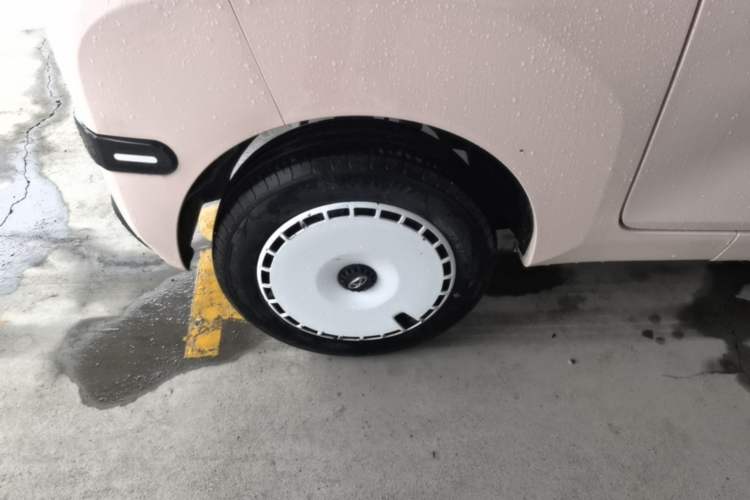 Used Chery QQ Ice Cream 2022 170km Sundae Phosphate Lithium-Ion Right Rear Wheel Hub