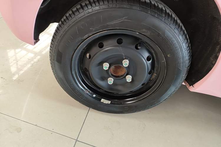 Used Chery QQ Ice Cream 2022 Taohuanxi Sweet Peach Edition Right Rear Wheel Hub