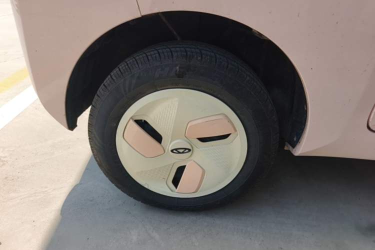 Used Chery QQ Ice Cream 2022 170km Sundae Phosphate Lithium-Ion Right Rear Wheel Hub
