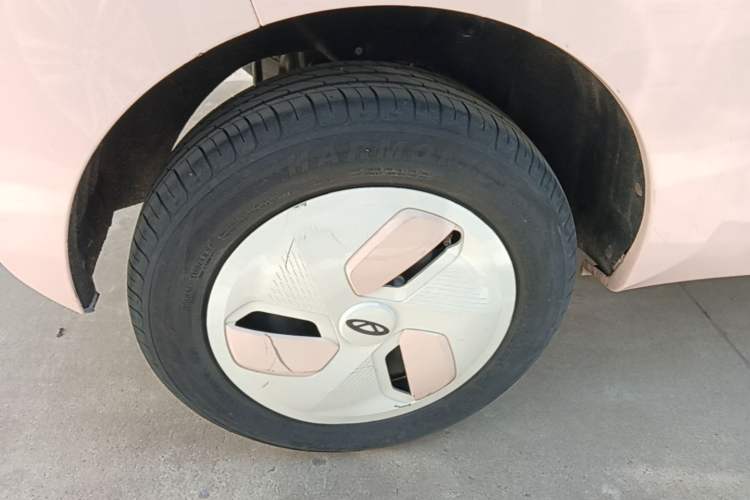 Used Chery QQ Ice Cream 2022 170km Sundae Phosphate Lithium-Ion Right Rear Wheel Hub