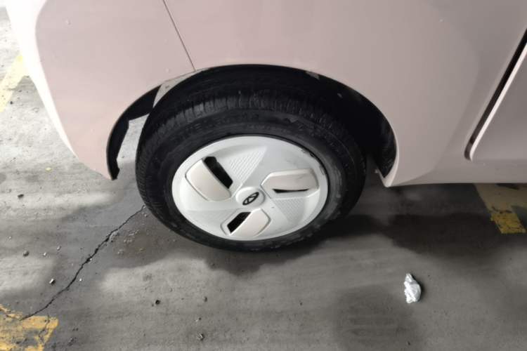 Used Chery QQ Ice Cream 2022 170km Sundae Phosphate Lithium-Ion Right Rear Wheel Hub