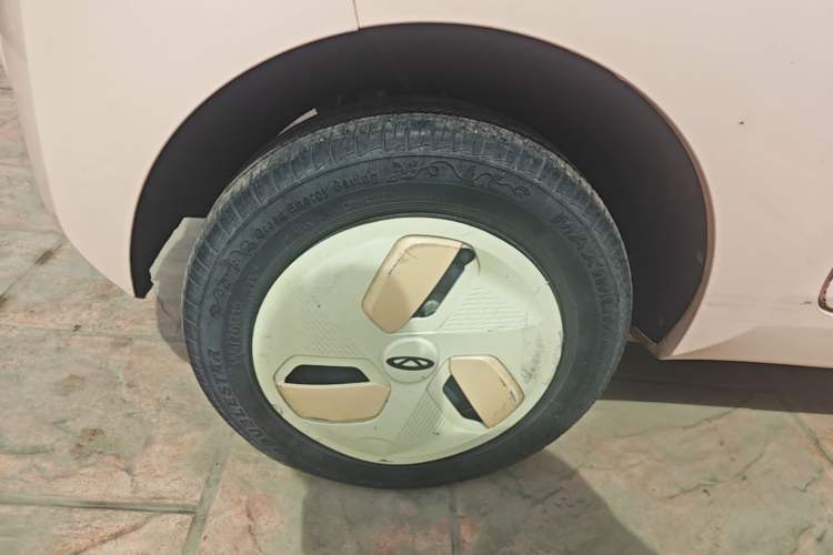 Used Chery QQ Ice Cream 2022 120km Conical Shape Lithium Iron Phosphate Right Rear Wheel Hub