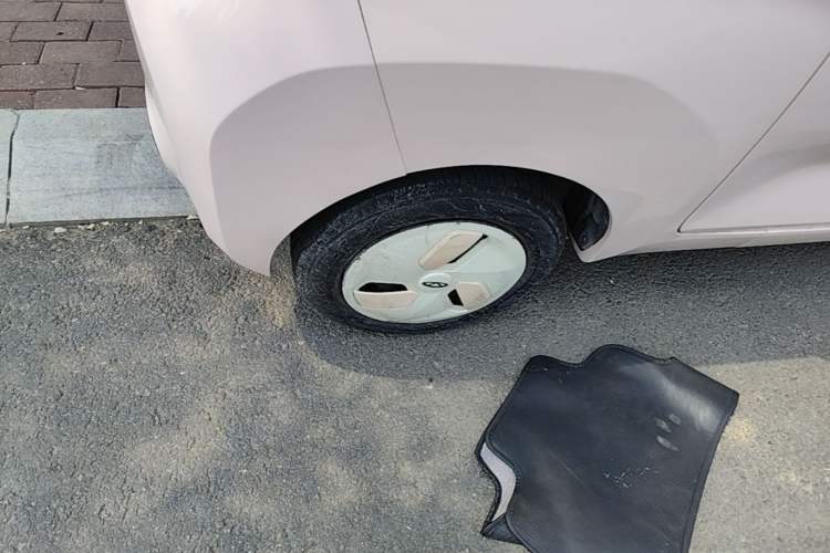 Used Chery QQ Ice Cream 2022 170km Sundae Phosphate Lithium-Ion Right Rear Wheel Hub