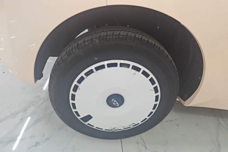 Used Chery QQ Ice Cream 2022 170km Sundae Phosphate Lithium-Ion Right Rear Wheel Hub