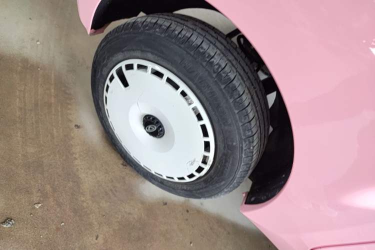 Used Chery QQ Ice Cream 2022 Taohuanxi Fragrant Peach Model Right Rear Wheel Hub