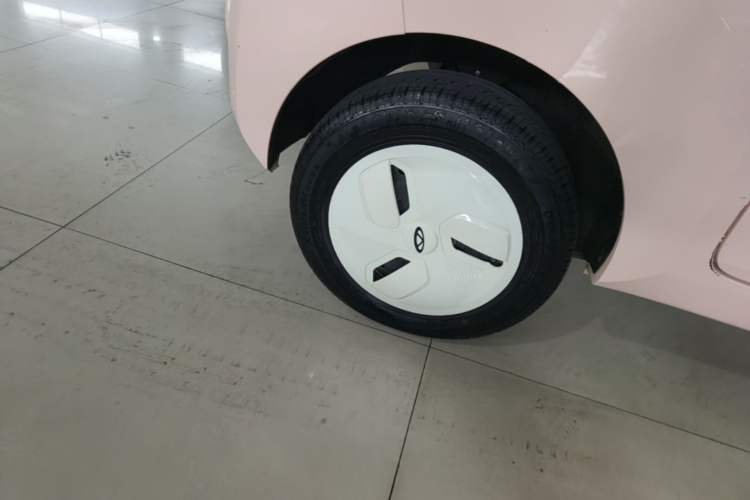 Used Chery QQ Ice Cream 2022 Pudding Model Right Rear Wheel Hub