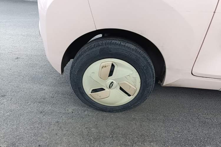 Used Chery QQ Ice Cream 2022 170km Sundae Phosphate Lithium-Ion Right Rear Wheel Hub
