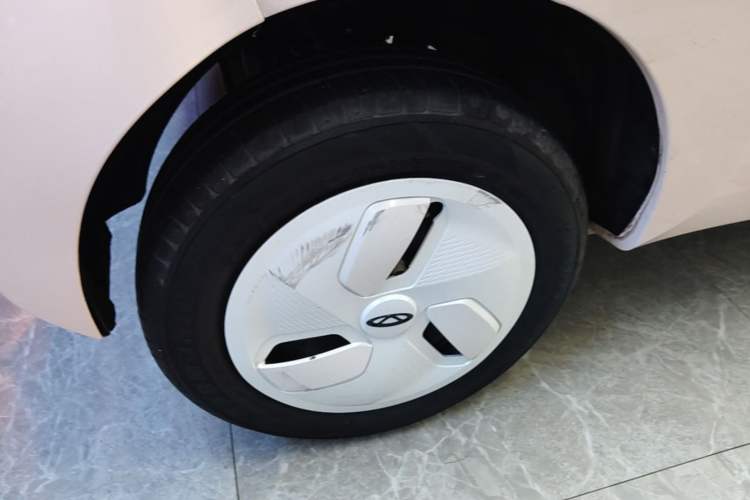 Used Chery QQ Ice Cream 2022 170km Sundae Phosphate Lithium-Ion Right Rear Wheel Hub