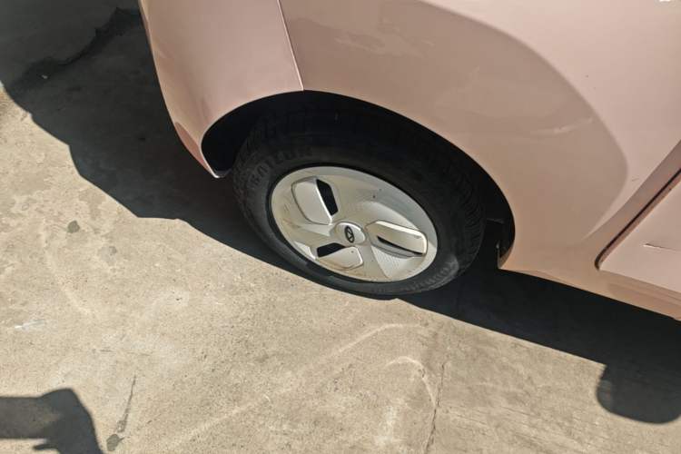 Used Chery QQ Ice Cream 2022 170km Sundae Phosphate Lithium-Ion Right Rear Wheel Hub