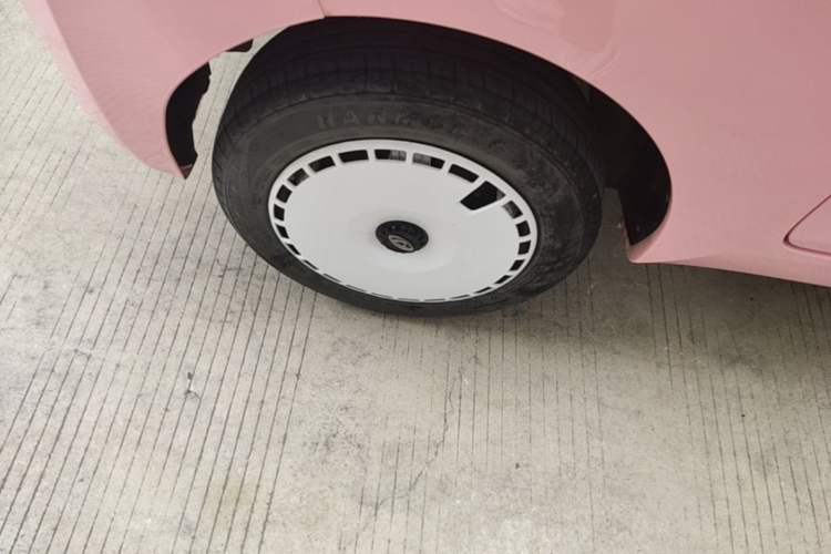 Used Chery QQ Ice Cream 2022 Taohuanxi Sweet Peach Edition Right Rear Wheel Hub
