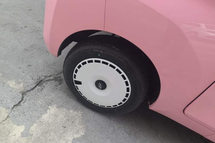 Used Chery QQ Ice Cream 2022 Taohuanxi Sweet Peach Edition Right Rear Wheel Hub