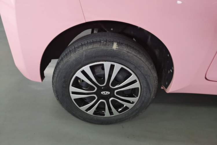 Used Chery QQ Ice Cream 2022 Taohuanxi Sweet Peach Edition Right Rear Wheel Hub