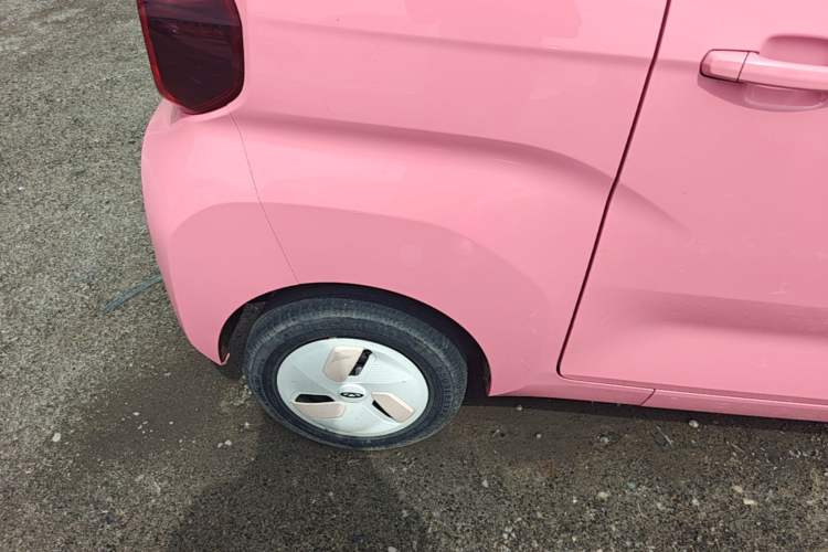 Used Chery QQ Ice Cream 2022 120km Conical Shape Lithium Iron Phosphate Right Rear Wheel Hub