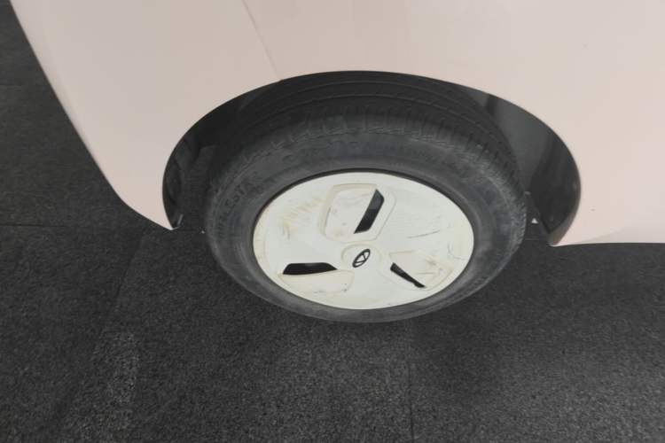Used Chery QQ Ice Cream 2022 Taohuanxi Peach Edition Right Rear Wheel Hub