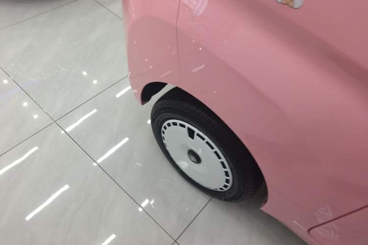 Used Chery QQ Ice Cream 2022 Taohuanxi Sweet Peach Edition Right Rear Wheel Hub
