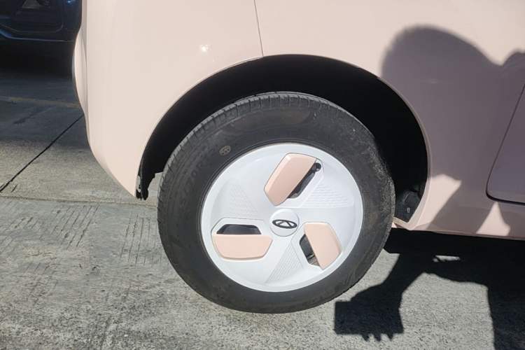 Used Chery QQ Ice Cream 2022 170km Sundae Phosphate Lithium-Ion Right Rear Wheel Hub