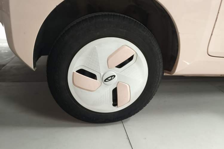 Used Chery QQ Ice Cream 2022 120km Conical Shape Lithium Iron Phosphate Right Rear Wheel Hub