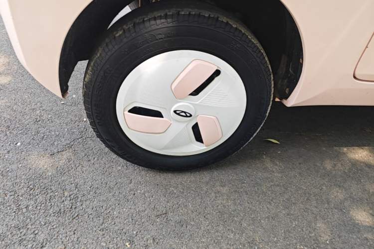 Used Chery QQ Ice Cream 2022 120km Milkshake Phosphate Lithium-Iron Right Rear Wheel Hub
