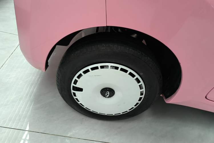 Used Chery QQ Ice Cream 2022 Taohuanxi Fragrant Peach Model Right Rear Wheel Hub