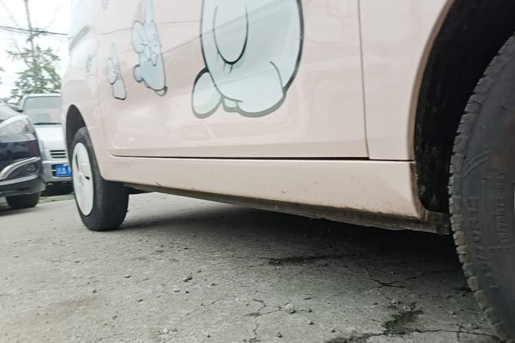 Used Chery QQ Ice Cream 2022 120km Conical Shape Lithium Iron Phosphate Right Side Sill
