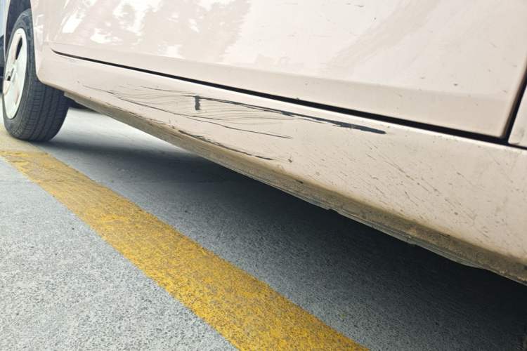 Used Chery QQ Ice Cream 2022 170km Sundae Phosphate Lithium-Ion Right Side Sill