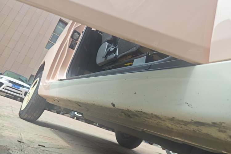 Used Chery QQ Ice Cream 2022 120km Conical Shape Lithium Iron Phosphate Right Side Sill