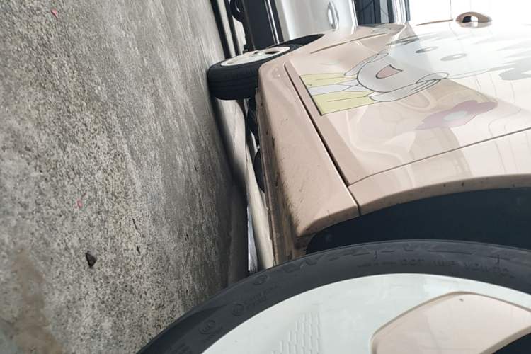 Used Chery QQ Ice Cream 2022 120km Conical Shape Lithium Iron Phosphate Right Side Sill