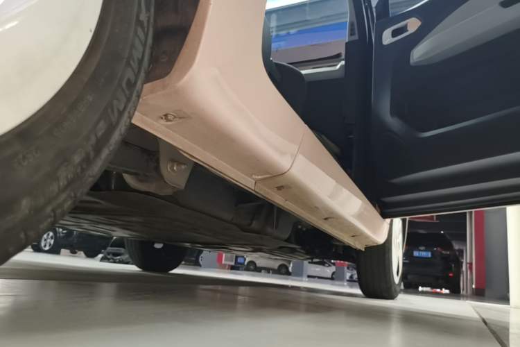 Used Chery QQ Ice Cream 2022 120km Conical Shape Lithium Iron Phosphate Right Side Sill